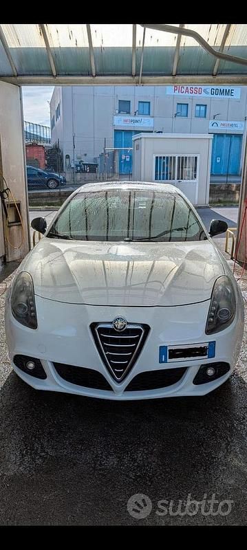 Usata Alfa Romeo Giulietta Distinctive 140 CV (102 kW) 2011 Bianco Utilitaria