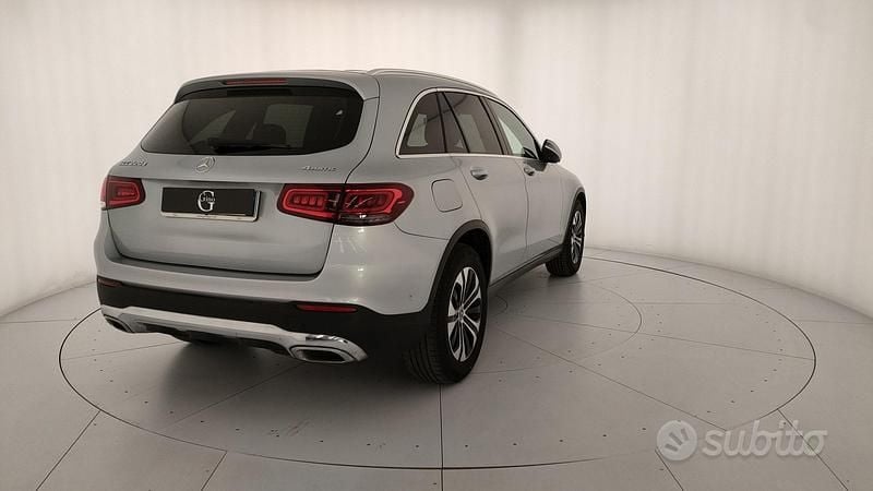 Usata Mercedes GLC220 194 CV (142 kW) 2021 Argento SUV