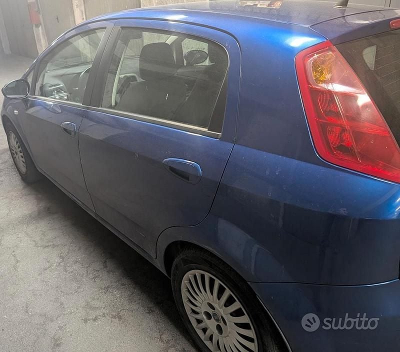 Usata Fiat Grande Punto Active 65 CV (47 kW) 2006 Blu/azzurro Utilitaria