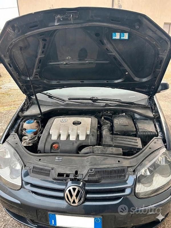 Usata VW Golf V 2004 Blu Utilitaria