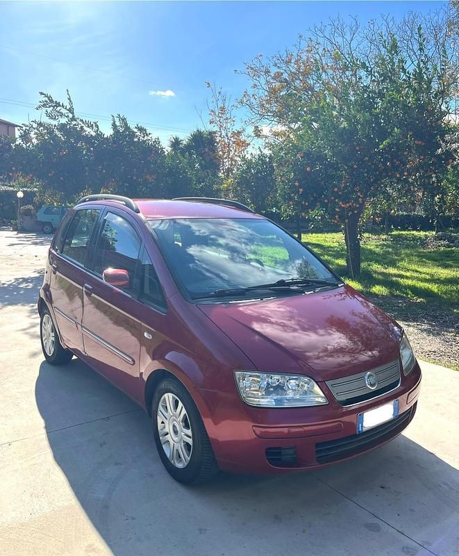 Usata Fiat Idea 105 CV (77 kW) 2007 Argento Monovolume