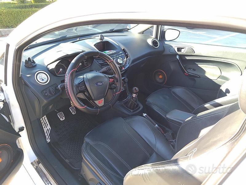 Usata Ford Fiesta Sport 135 CV (99 kW) 2012 Bianco Utilitaria