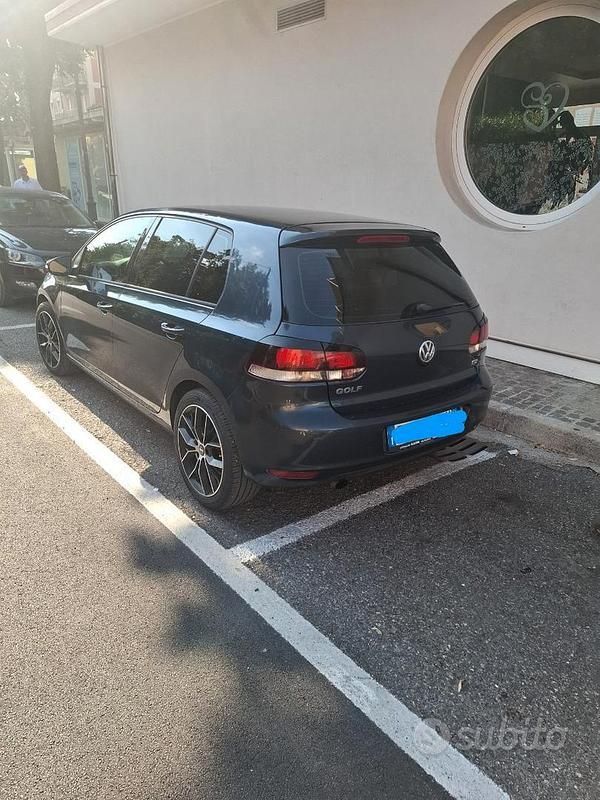 Usata VW Golf VI 102 CV (75 kW) 2011 Blu Utilitaria