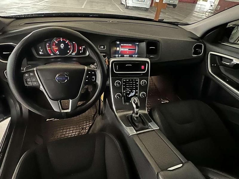Usata Volvo V60 CC Momentum 190 CV (139 kW) 2016 Station wagon