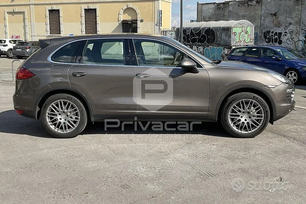 Usata Porsche Cayenne 400 CV (294 kW) 2011 Marrone SUV