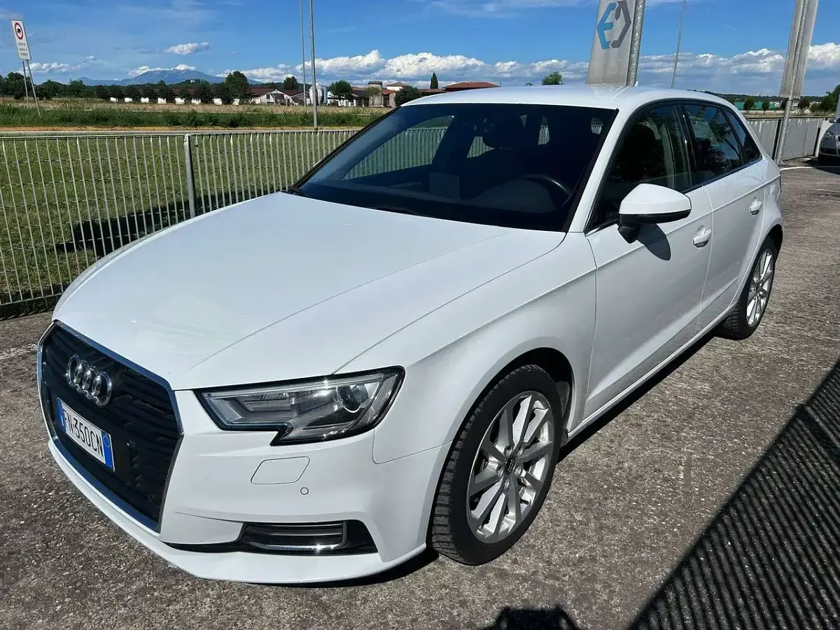 Usata Audi A3 Business 110 CV (80 kW) 2017 Bianco Berlina