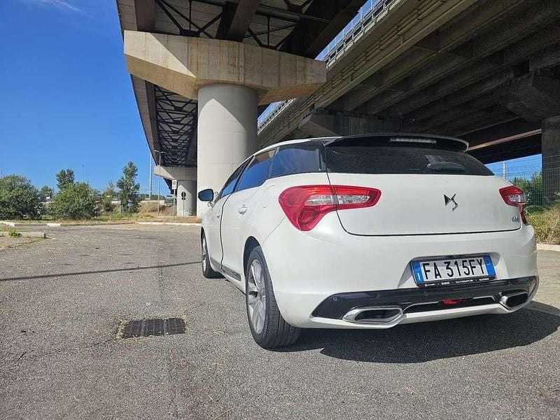 Usata DS Automobiles DS5 Sport Chic 181 CV (133 kW) 2015 Bianco Utilitaria