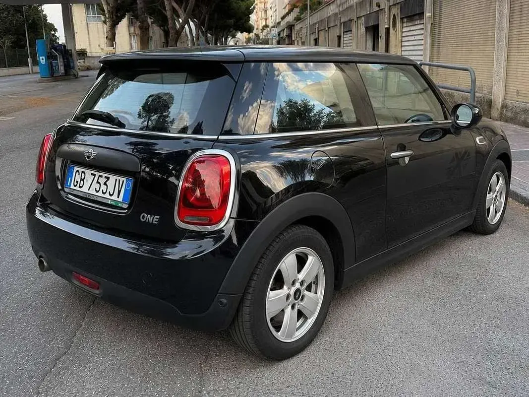 Usata Mini ONE 75 CV (55 kW) 2020 Nero Utilitaria
