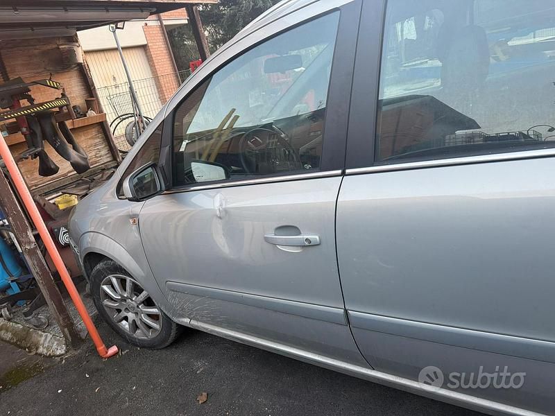 Usata Opel Zafira 97 CV (71 kW) 2007 Monovolume