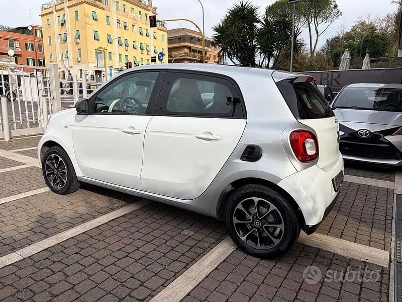 Usata Smart ForFour 61 CV (44 kW) 2015 Bianco Utilitaria