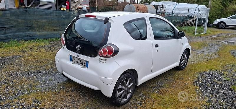 Usata Toyota Aygo Connect Style 68 CV (50 kW) 2011 Bianco Utilitaria