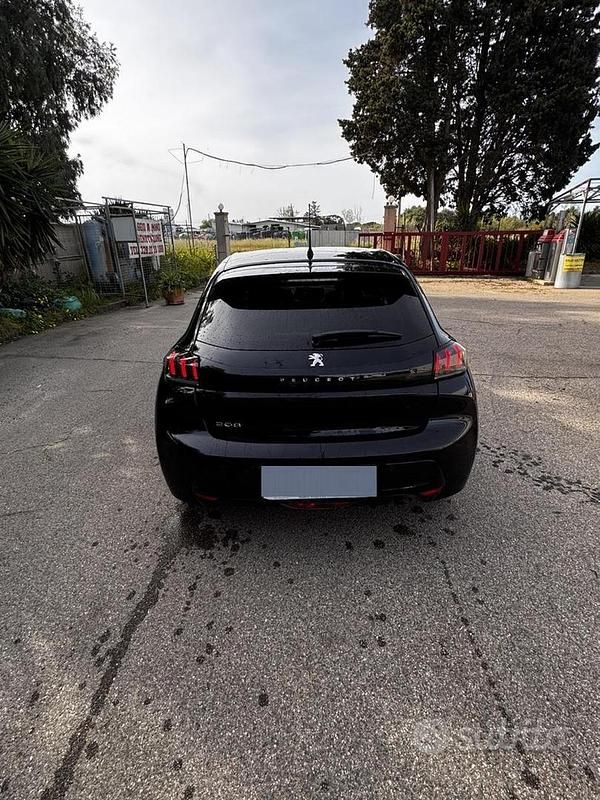 Usata Peugeot 208 Allure 101 CV (74 kW) 2021 Nero Utilitaria
