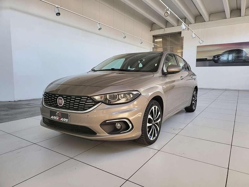 Beige Usata 2017 Fiat Tipo Lounge Tre volumi | 6900 € (Super prezzo) - Immagine 1/4