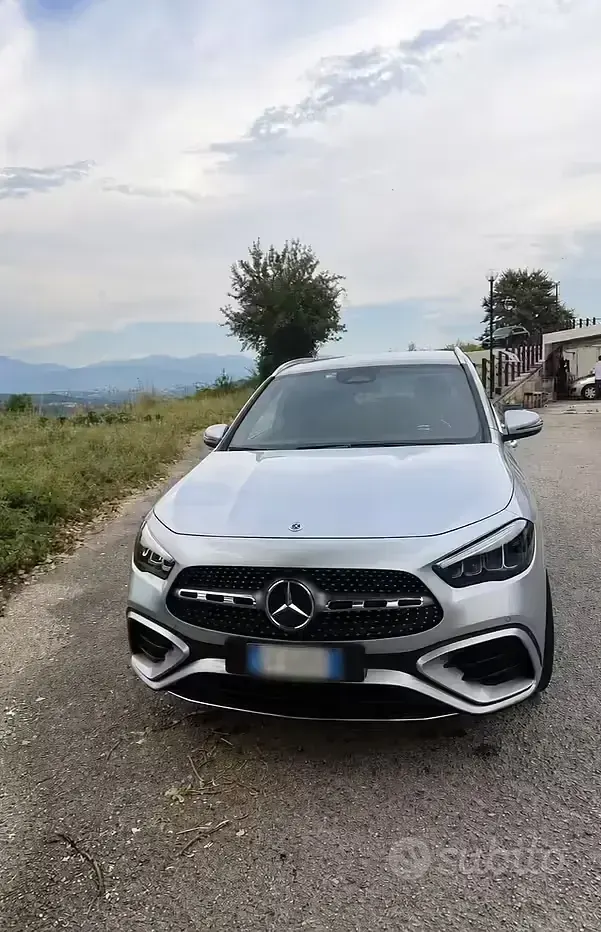 Usata Mercedes GLA180 AMG line 116 CV (85 kW) 2024 Grigio SUV