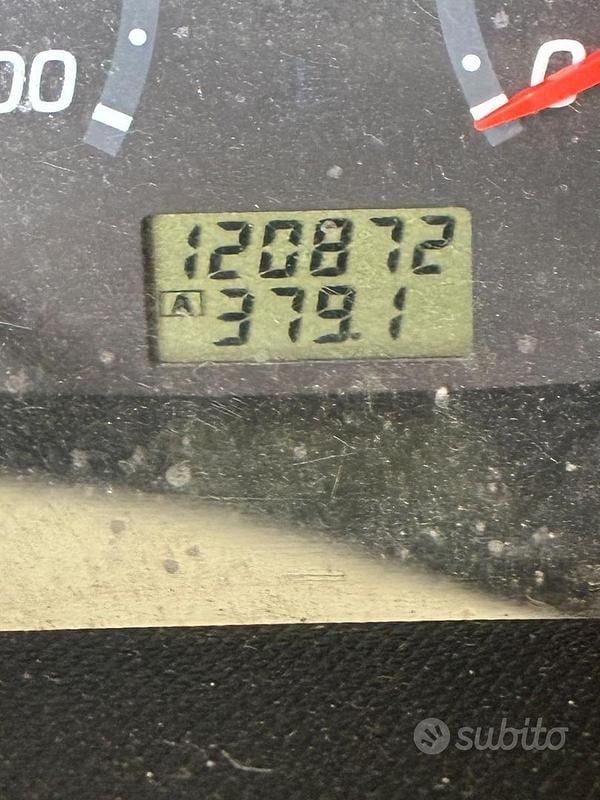 Usata Nissan Micra 88 CV (64 kW) 2003 Giallo Berlina