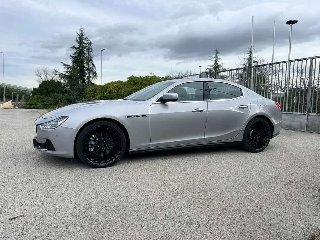 Begagnad Maserati Ghibli 250 HK (183 kW) 2014 Silver Sedan