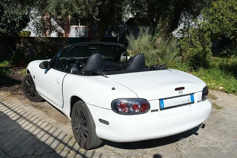 Usata Mazda MX5 110 CV (80 kW) 2001 Bianco Cabrio