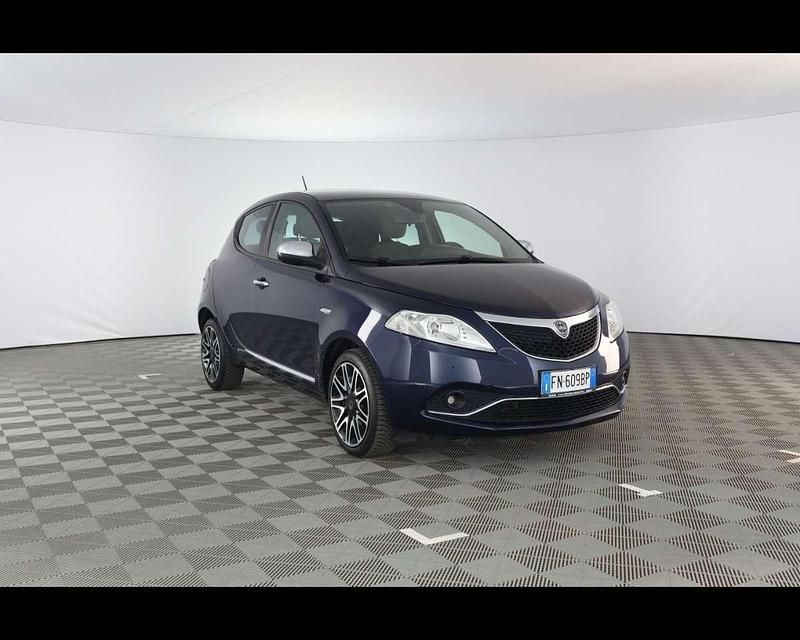 Usata Lancia Ypsilon S 95 CV (69 kW) 2018 Azzurro / metallizzato Utilitaria