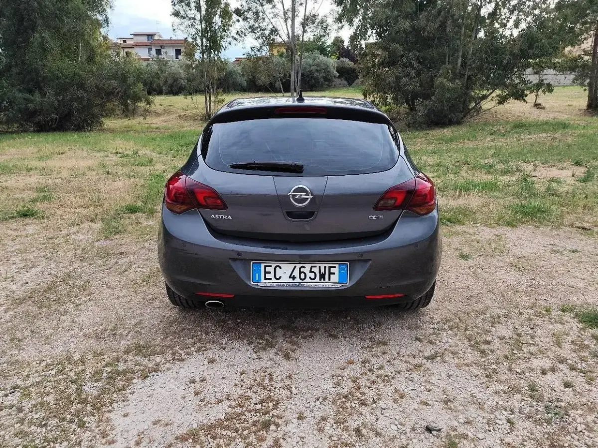 Usata Opel Astra Cosmo 160 CV (117 kW) 2010 Berlina