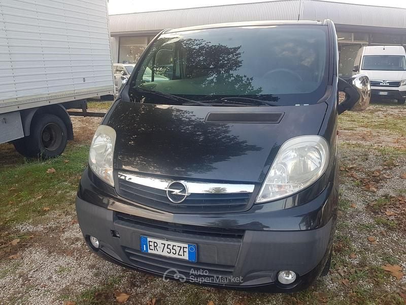 Usata Opel Vivaro 90 CV (66 kW) 2013 Nero Monovolume
