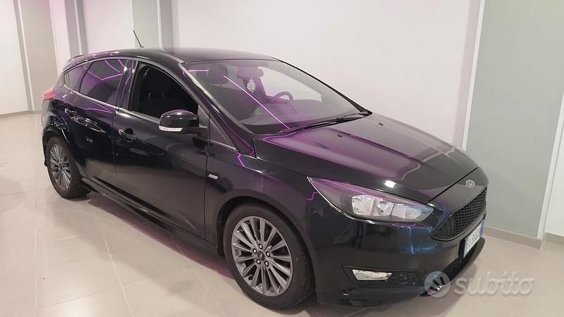 Usata Ford Focus ST-Line 120 CV (88 kW) 2017 Nero Berlina