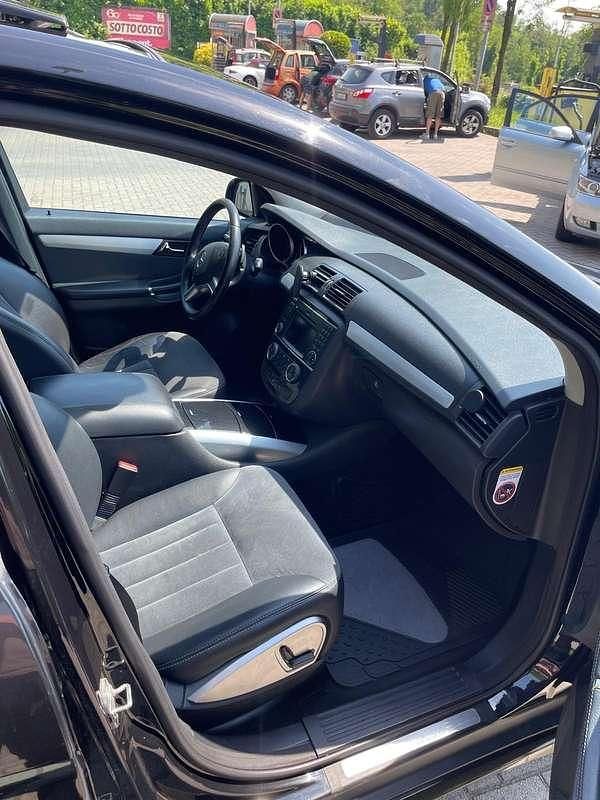 Usata Mercedes R320 224 CV (164 kW) 2010 Nero Monovolume