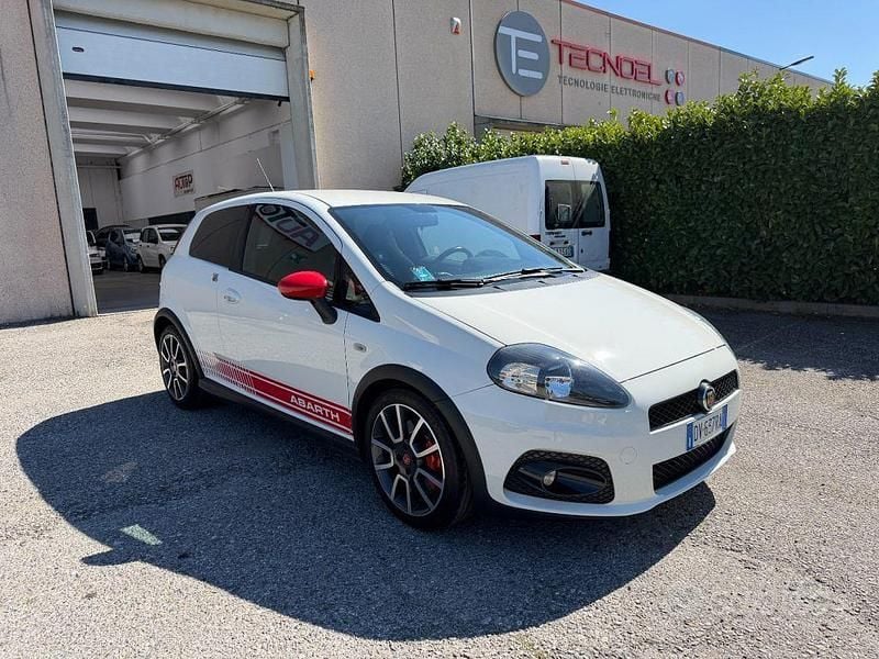 Usata Abarth Grande Punto 155 CV (114 kW) 2009 Bianco Utilitaria