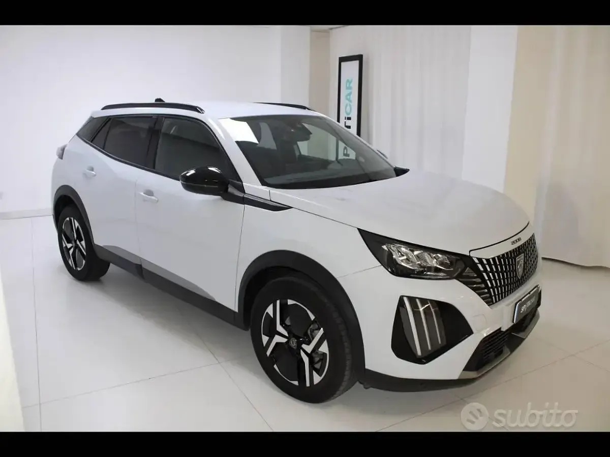 Usata Peugeot 2008 S 131 CV (96 kW) 2025 Bianco SUV