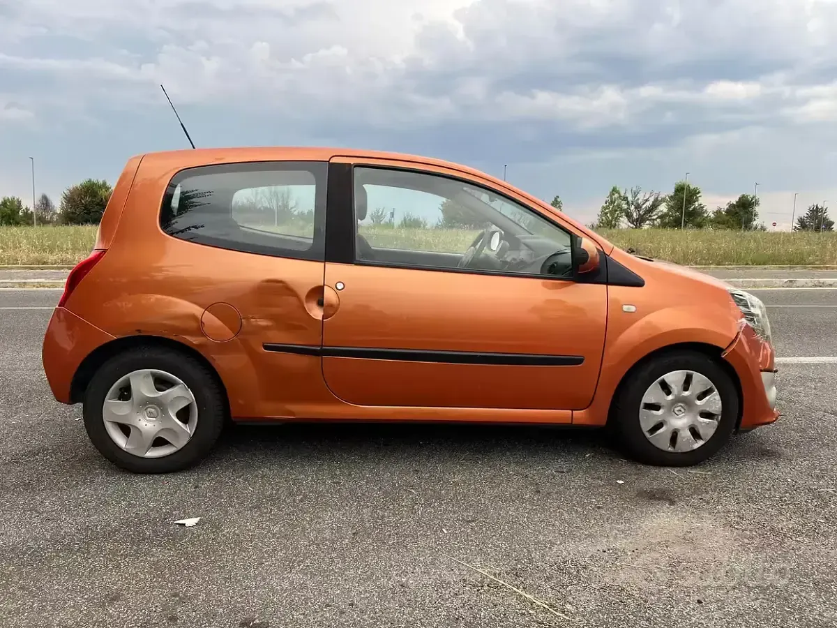 Usata Renault Twingo 75 CV (55 kW) 2007 Arancione Utilitaria