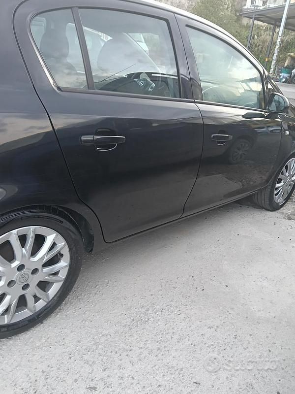 Usata Opel Corsa Cosmo 80 CV (58 kW) 2009 Nero Utilitaria