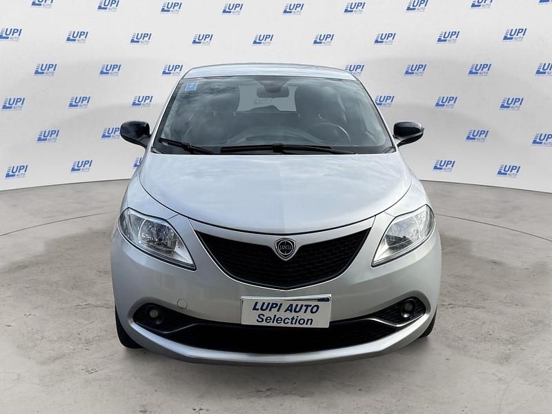 Usata Lancia Ypsilon Gold 70 CV (51 kW) 2021 Argento Utilitaria