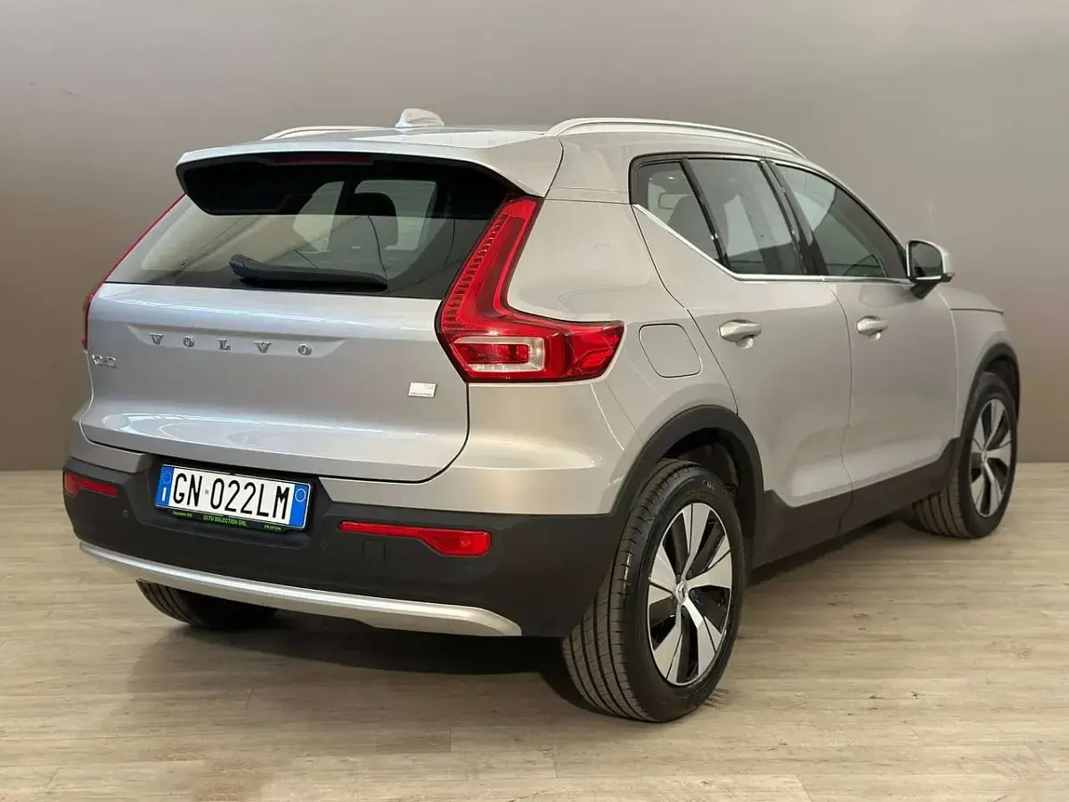 Usata Volvo XC40 129 CV (94 kW) 2023 Grigio SUV