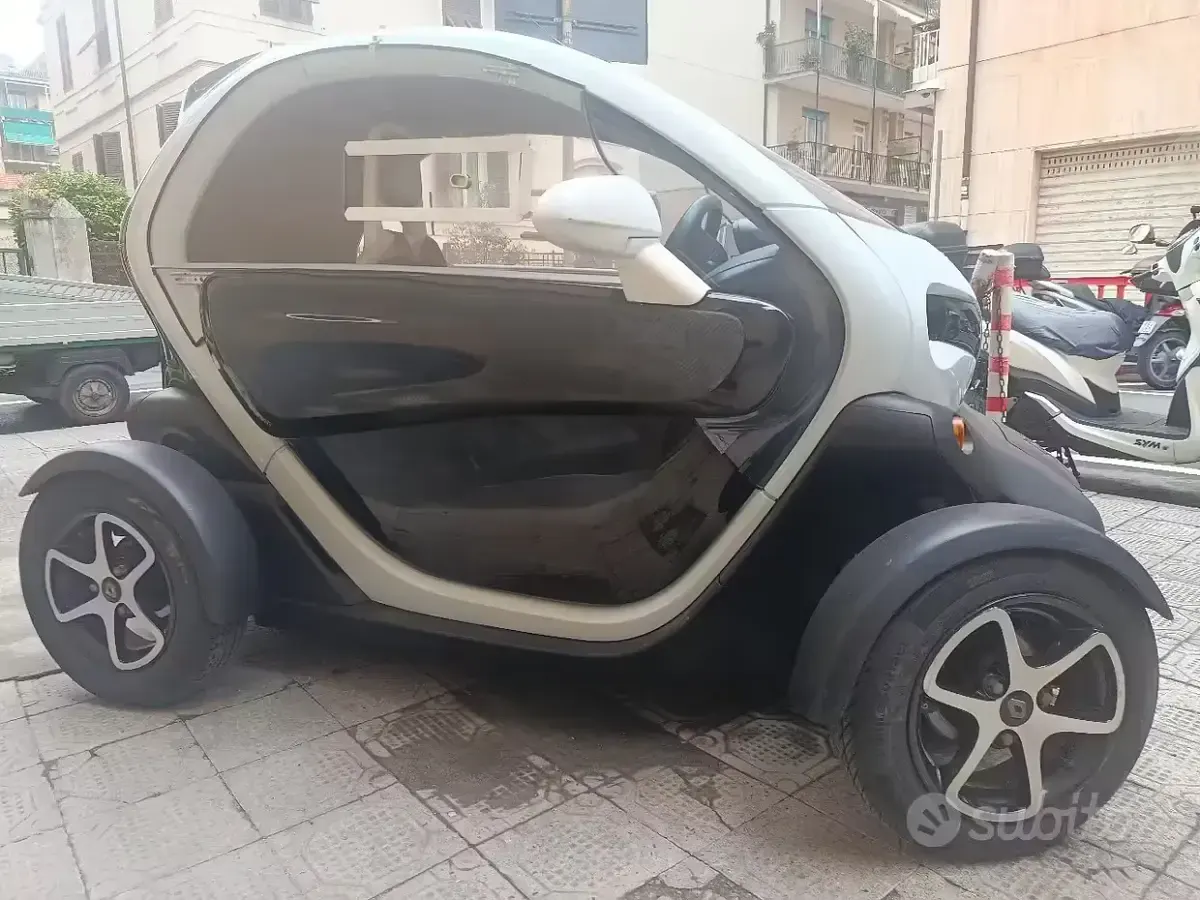 Usata Renault Twizy 88 kW (120 CV) 2012 Nero Utilitaria