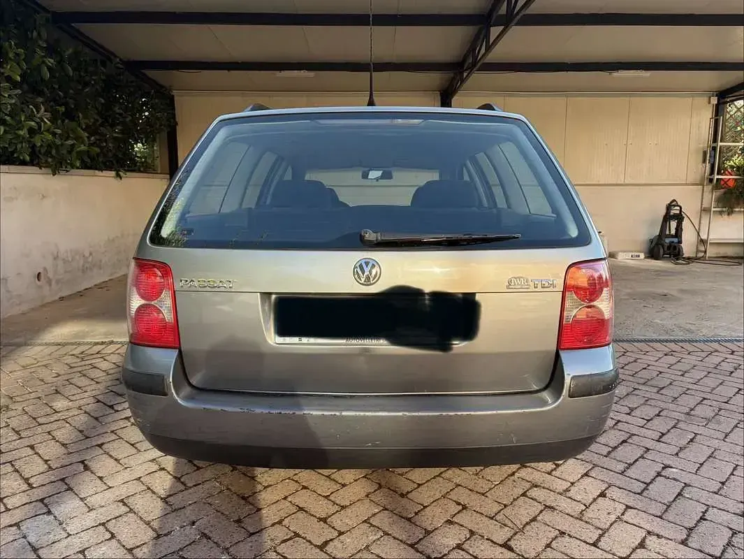 Usata VW Passat Comfortline 101 CV (74 kW) 2003 Grigio Station wagon