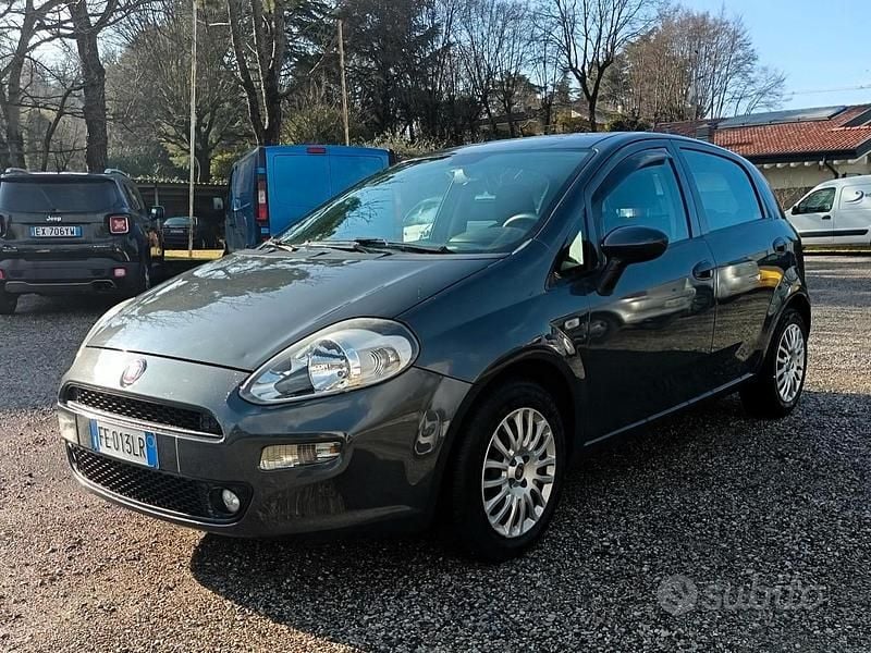 Grigio Usata 2016 Fiat Punto Berlina | 3799 € (Ottimo prezzo) - Immagine 1/4