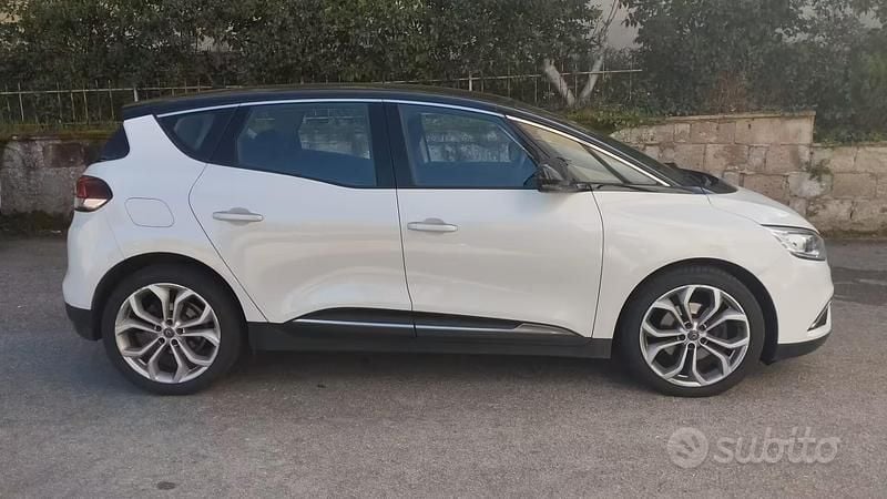 Usata Renault Scénic IV Initiale 120 CV (88 kW) 2020 Bianco Monovolume