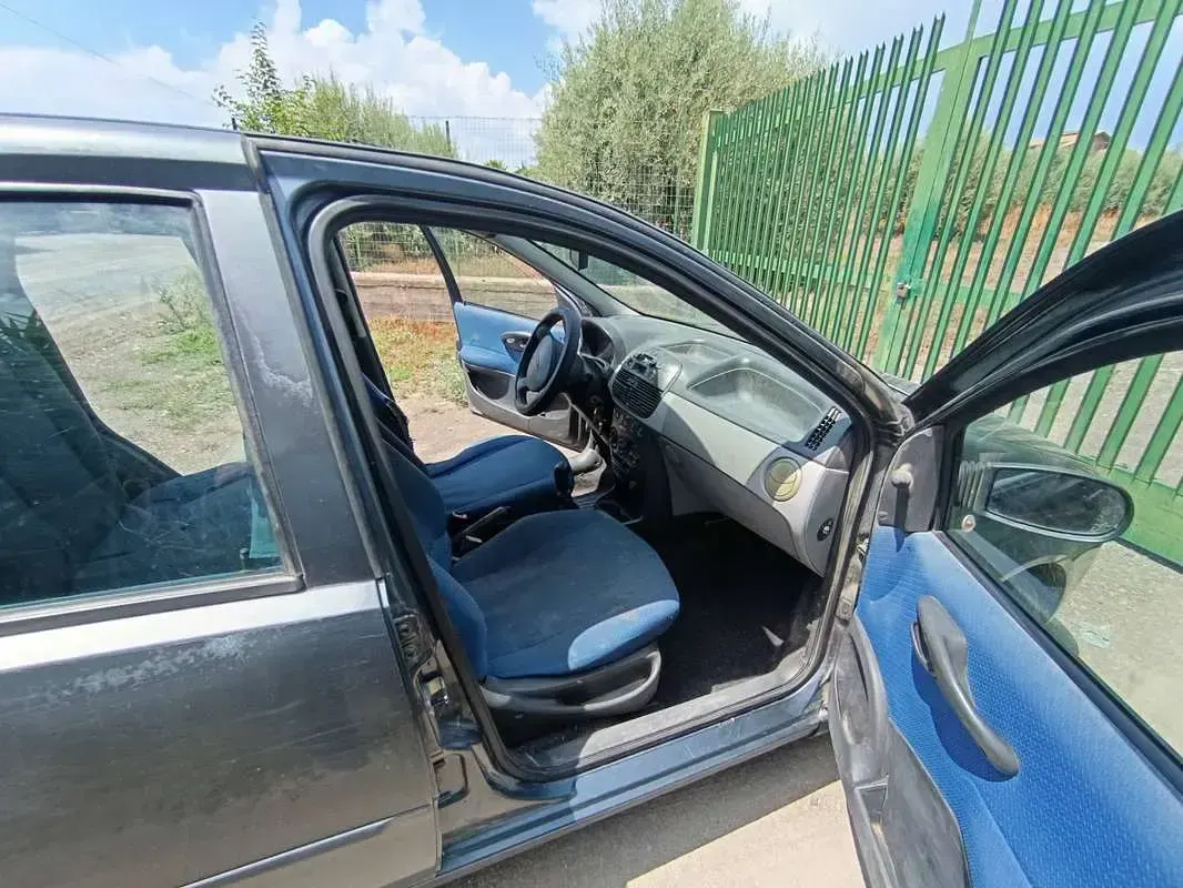 Usata Fiat Punto 80 CV (58 kW) 2001 Blu/azzurro Utilitaria