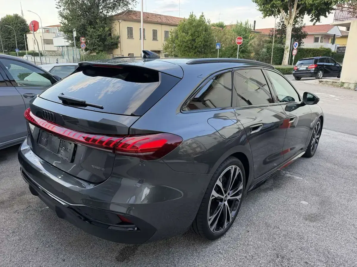 Usata Audi A5 S-Line 204 CV (150 kW) 2025 Grigio Station wagon