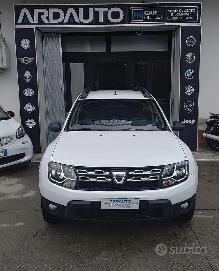 Usata Dacia Duster Lauréate 110 CV (80 kW) 2016 Bianco SUV