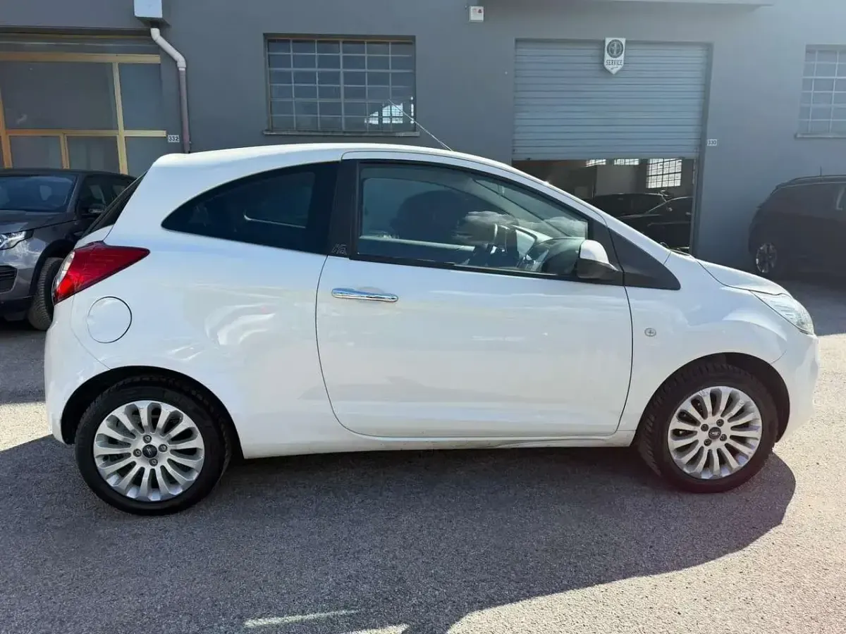 Usata Ford Ka Titanium 69 CV (50 kW) 2016 Bianco Berlina