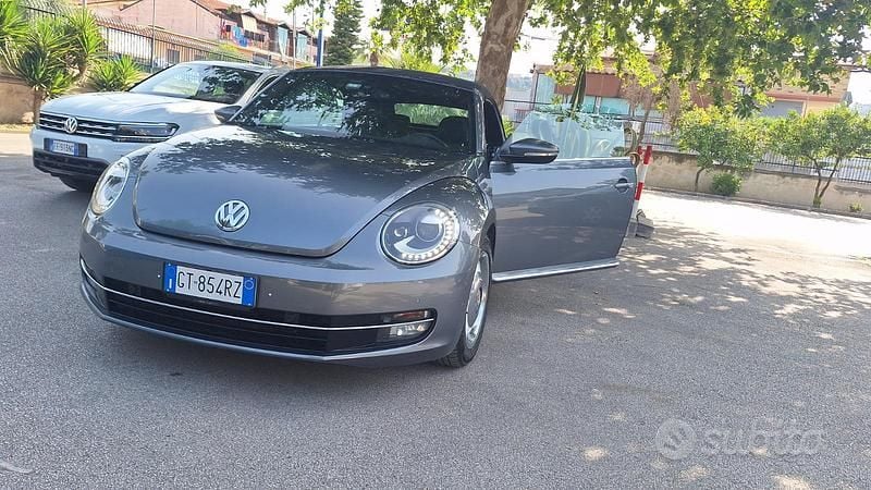 Grigio Usata 2013 VW Beetle Cabrio | 15.990 € (Buon prezzo) - Immagine 1/4