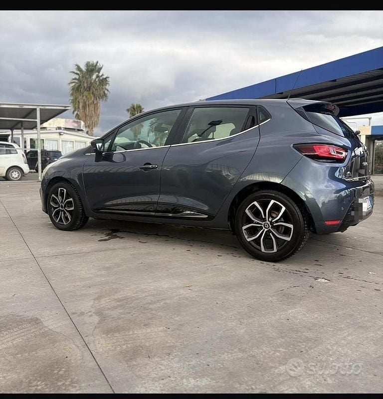Usata Renault Clio IV Intens 90 CV (66 kW) 2017 Grigio Berlina