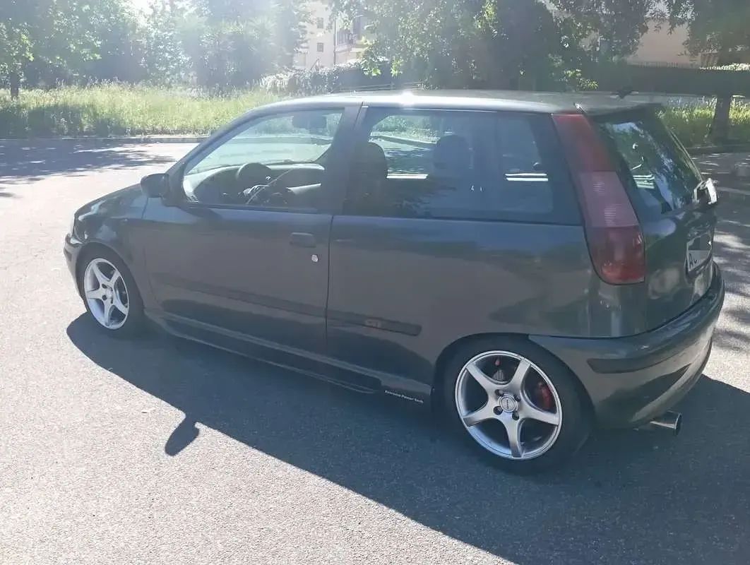 Usata Fiat Punto 133 CV (97 kW) 1994 Grigio Berlina