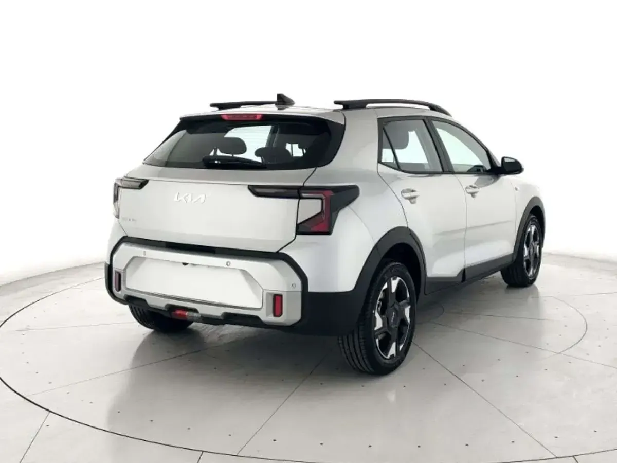 Nuova Kia Stonic Urban 101 CV (74 kW) 2026 Argento SUV