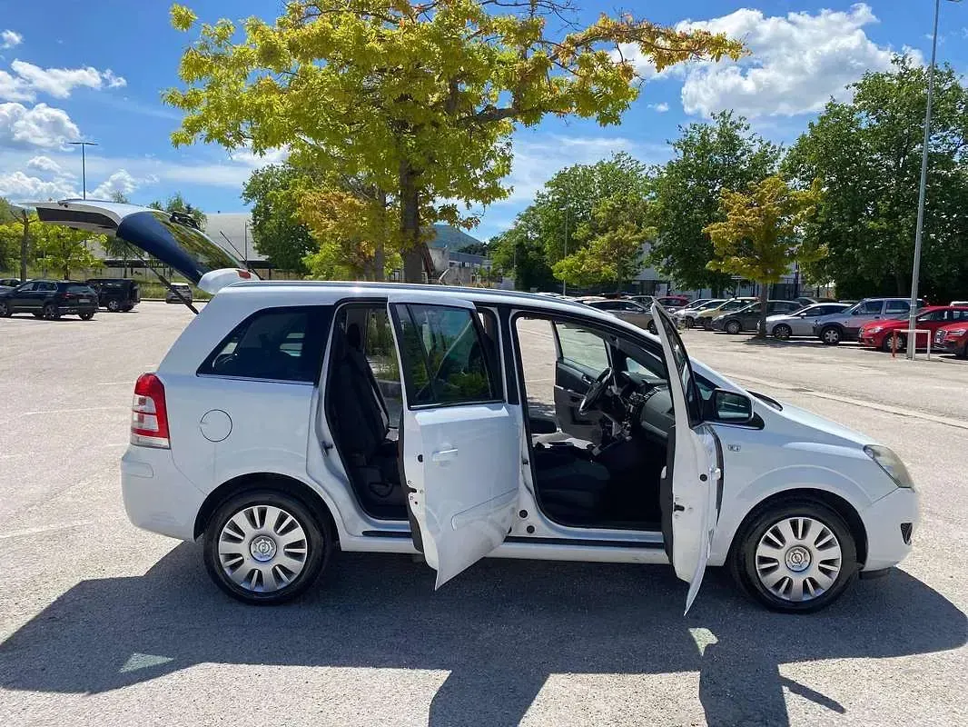 Usata Opel Zafira Tourer Cosmo 150 CV (110 kW) 2013 Bianco Monovolume