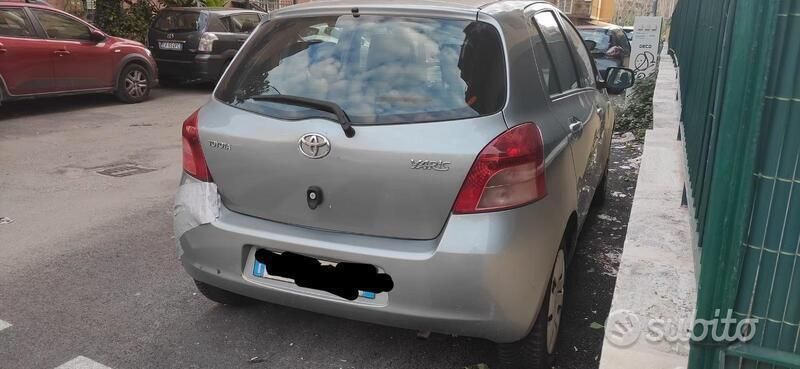 Usata Toyota Yaris Sol 69 CV (50 kW) 2008 Grigio Utilitaria