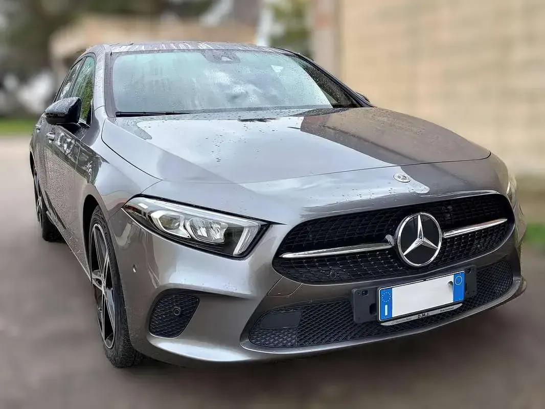 Usata Mercedes A180 Edition 116 CV (85 kW) 2022 Grigio Berlina