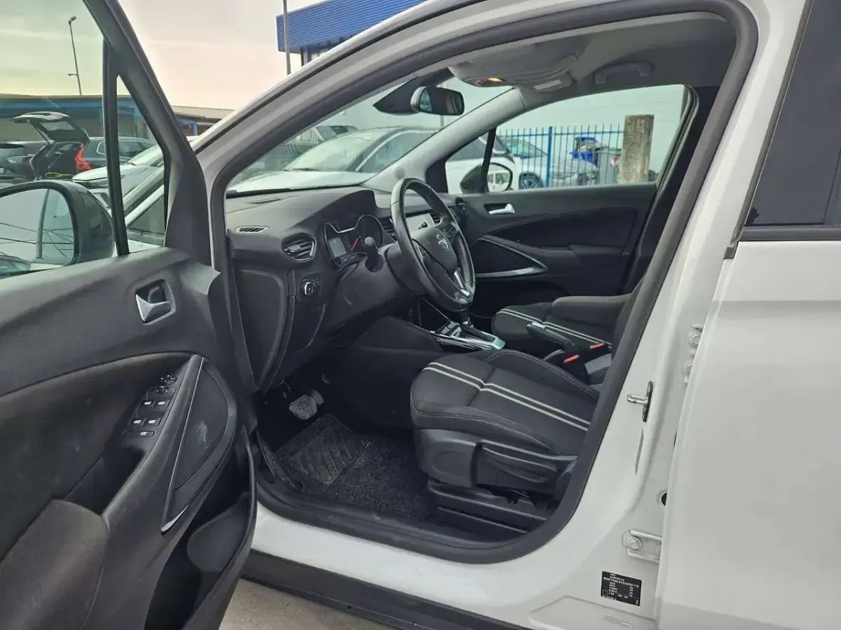 Usata Opel Crossland Elegance 131 CV (96 kW) 2024 Argento SUV