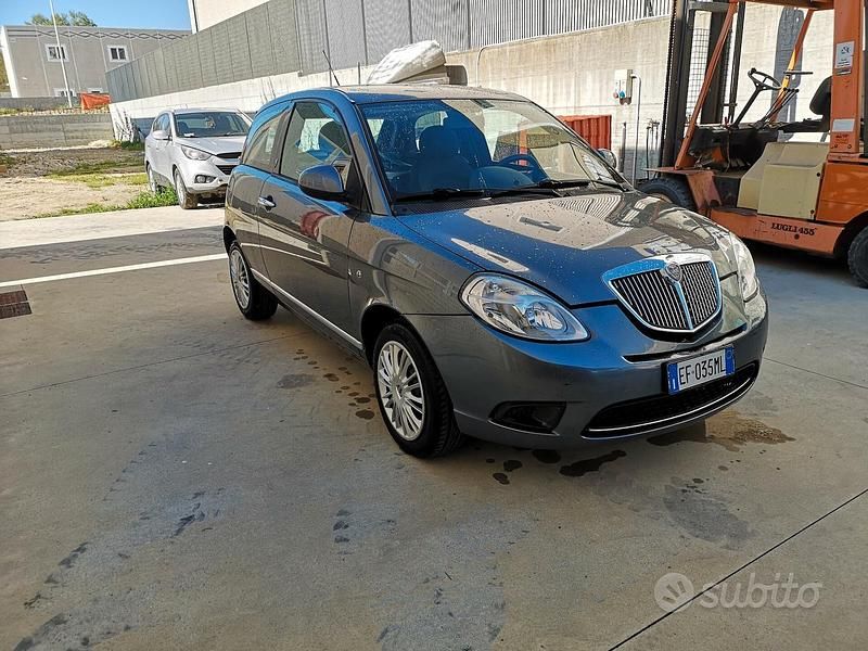 Usata Lancia Ypsilon 75 CV (55 kW) 2011 Grigio Utilitaria