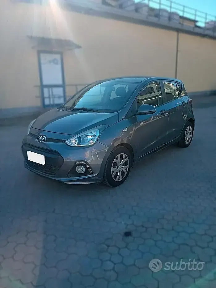 Usata Hyundai i10 67 CV (49 kW) 2015 Grigio Utilitaria